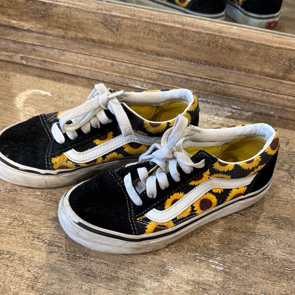 Vans Kids Black Low-Top Sneakers with Sunflower Print